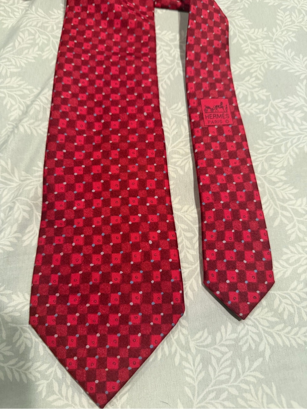 Hermès Paris Men’s Silk Neck Tie Red Burgundy Geometric Pattern Made in France